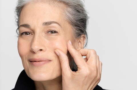 How-to-Fight-Dark-Spots-and-the-Signs-of-Aging-with-Vitamin-C